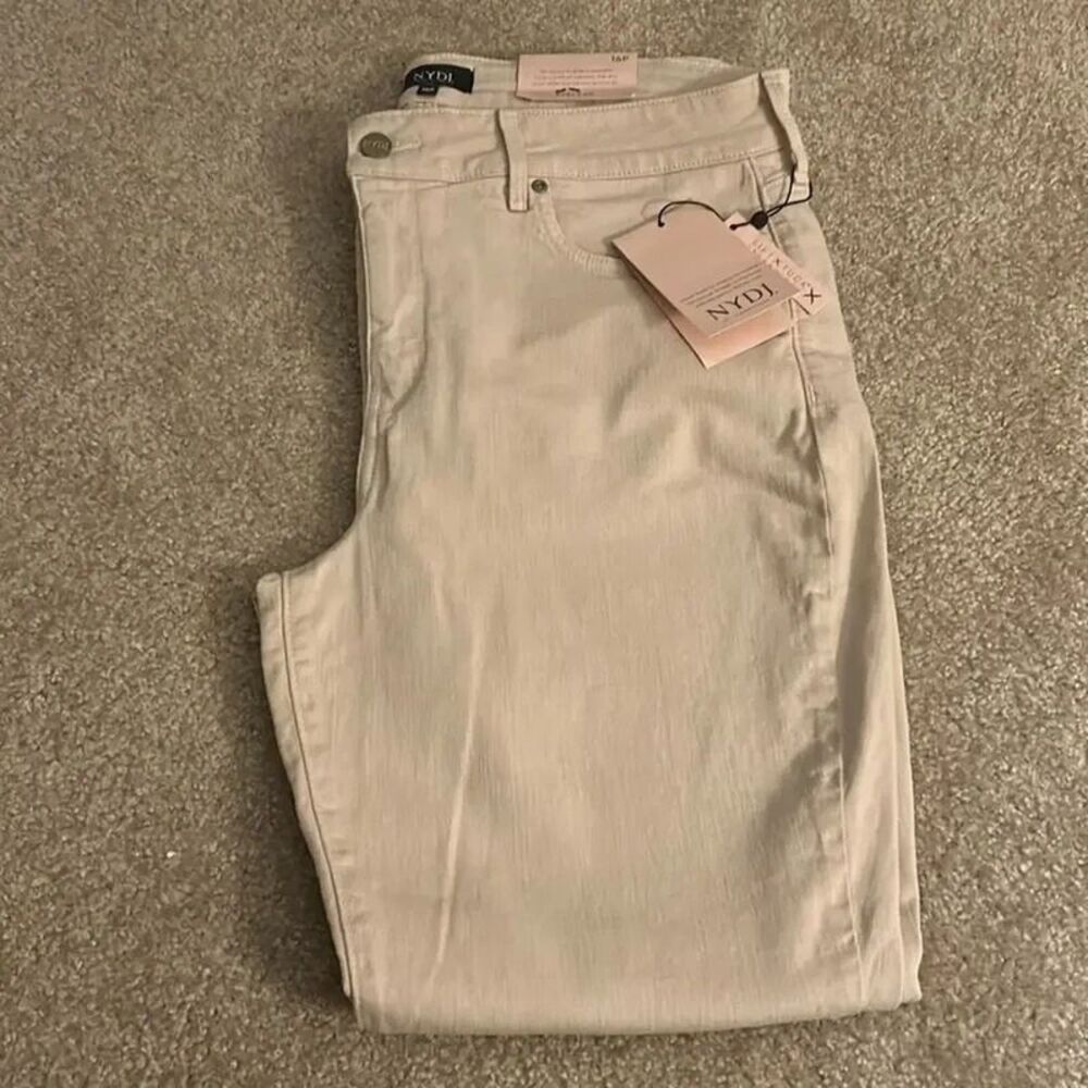 NWT Waist-Match Marilyn Straight Jeans In Petite 16P